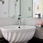 Luxurious Retreat شقة