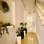 Luxurious Retreat *