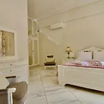 Luxurious Retreat *