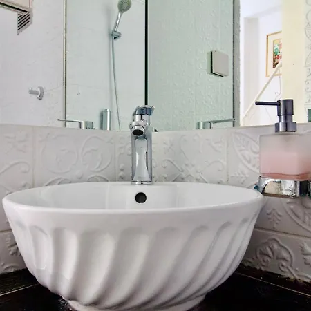 Luxurious Retreat شقة