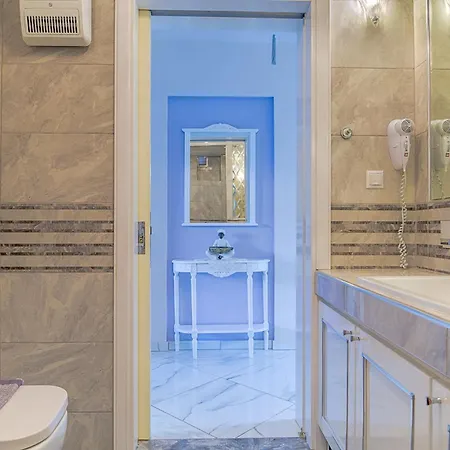 Апартаменты Luxurious Retreat *