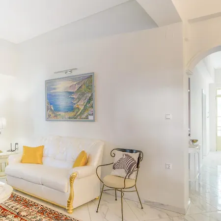 Luxurious Retreat In Argostoli. An Elegant Way Of Living! Apartment *