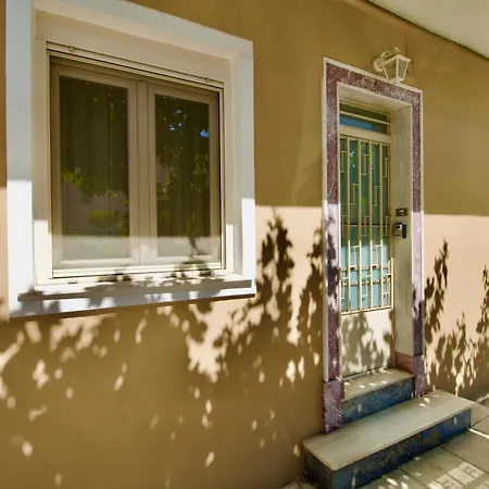 Διαμέρισμα Luxurious Retreat *