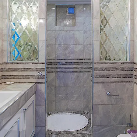 Luxurious Retreat *